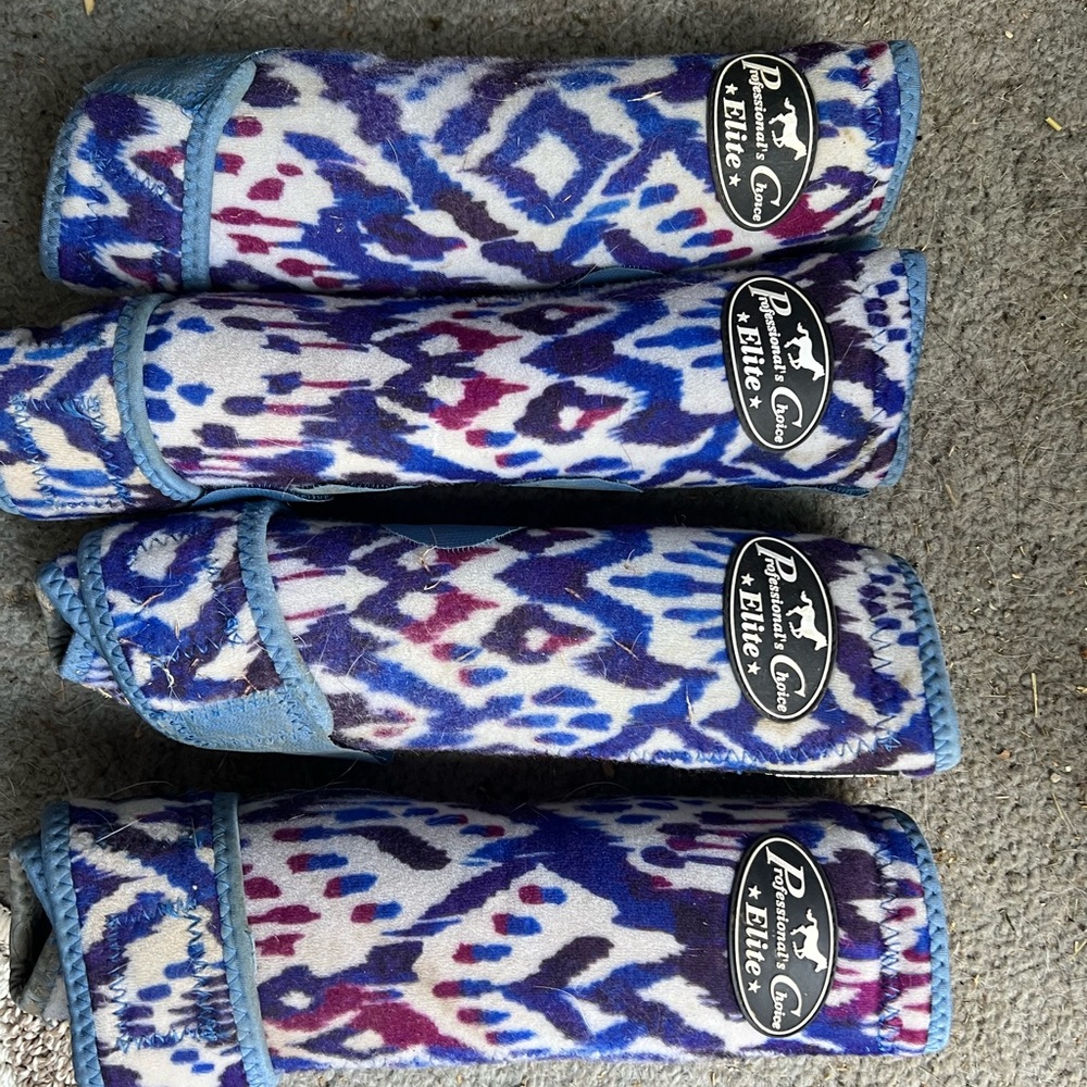 Professional's Choice waterfall pattern size large